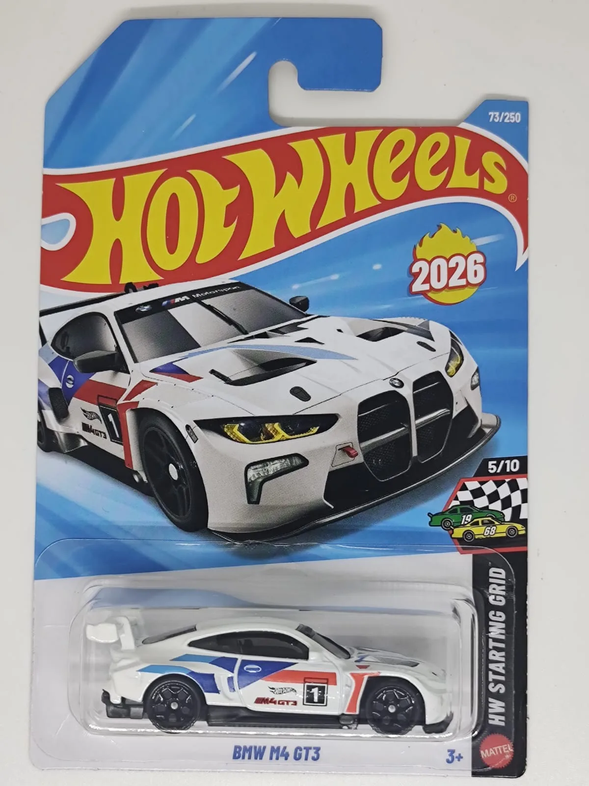 BMW M4 GT3 — blanco con decoración BMW Motorsport; en blíster