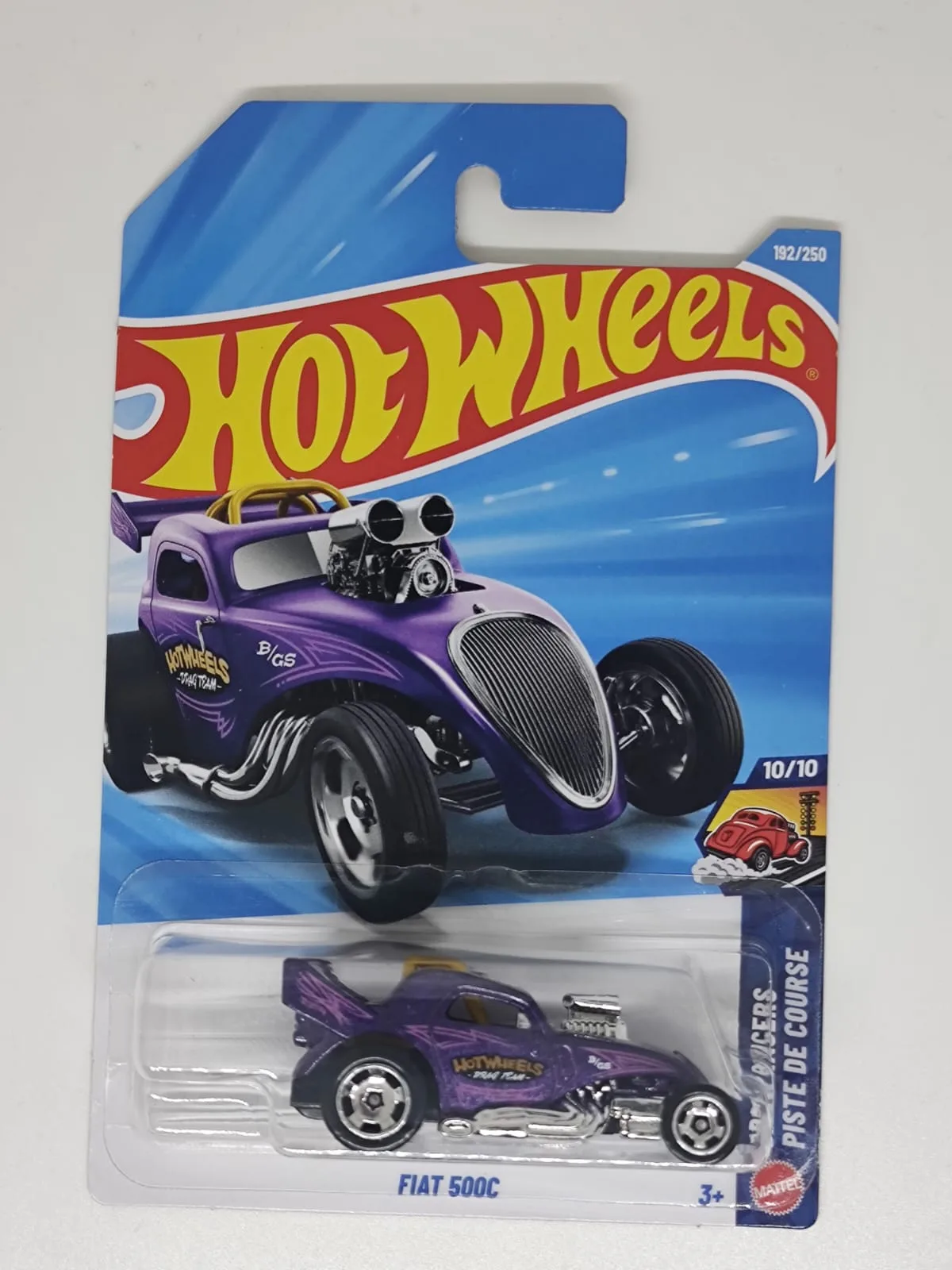Fiat 500C — morado con decoración y motor expuesto