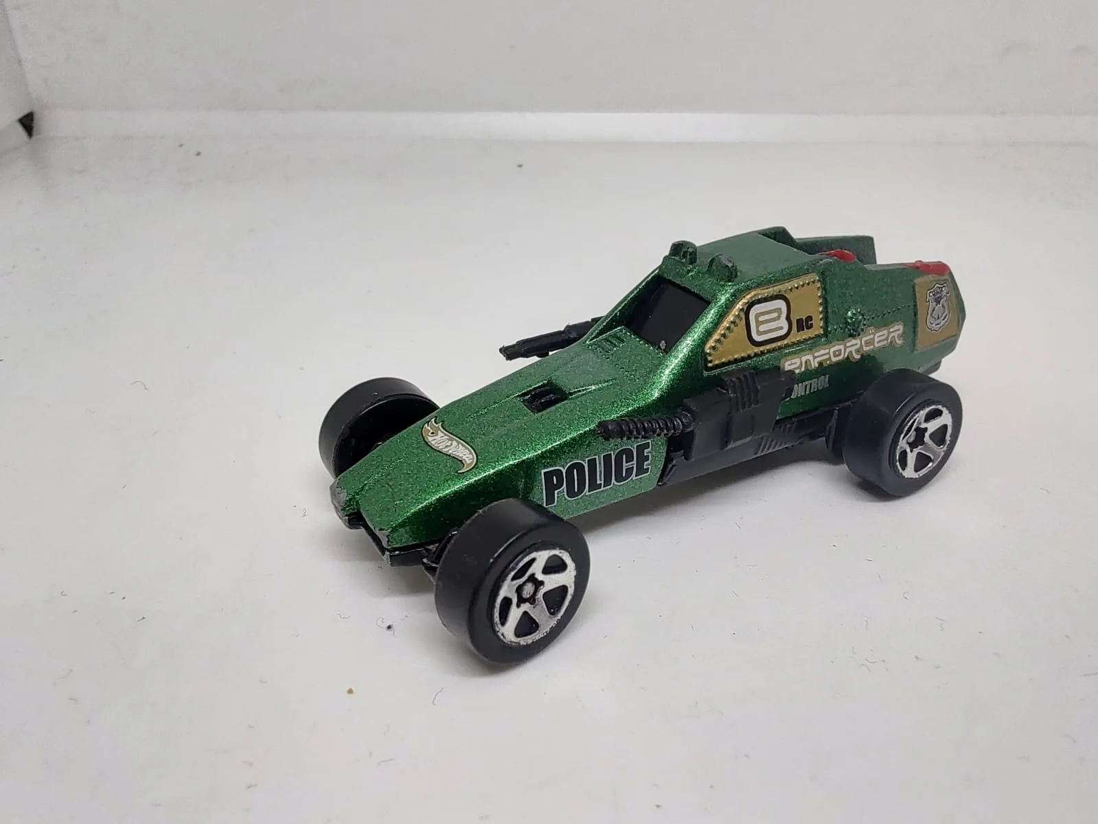 Enforcer — verde con gráficas Police y Enforcer