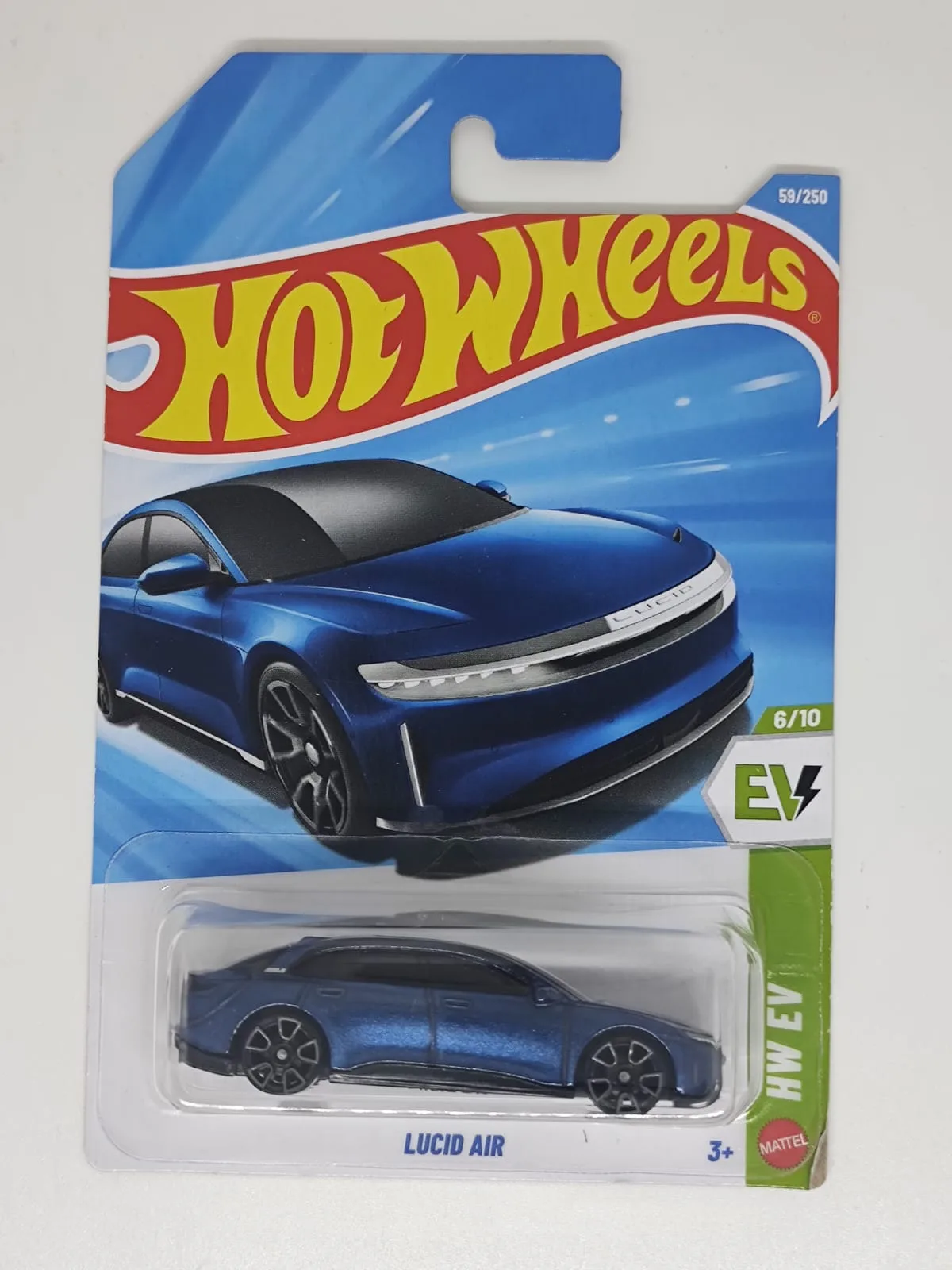Lucid Air — azul oscuro con techo negro