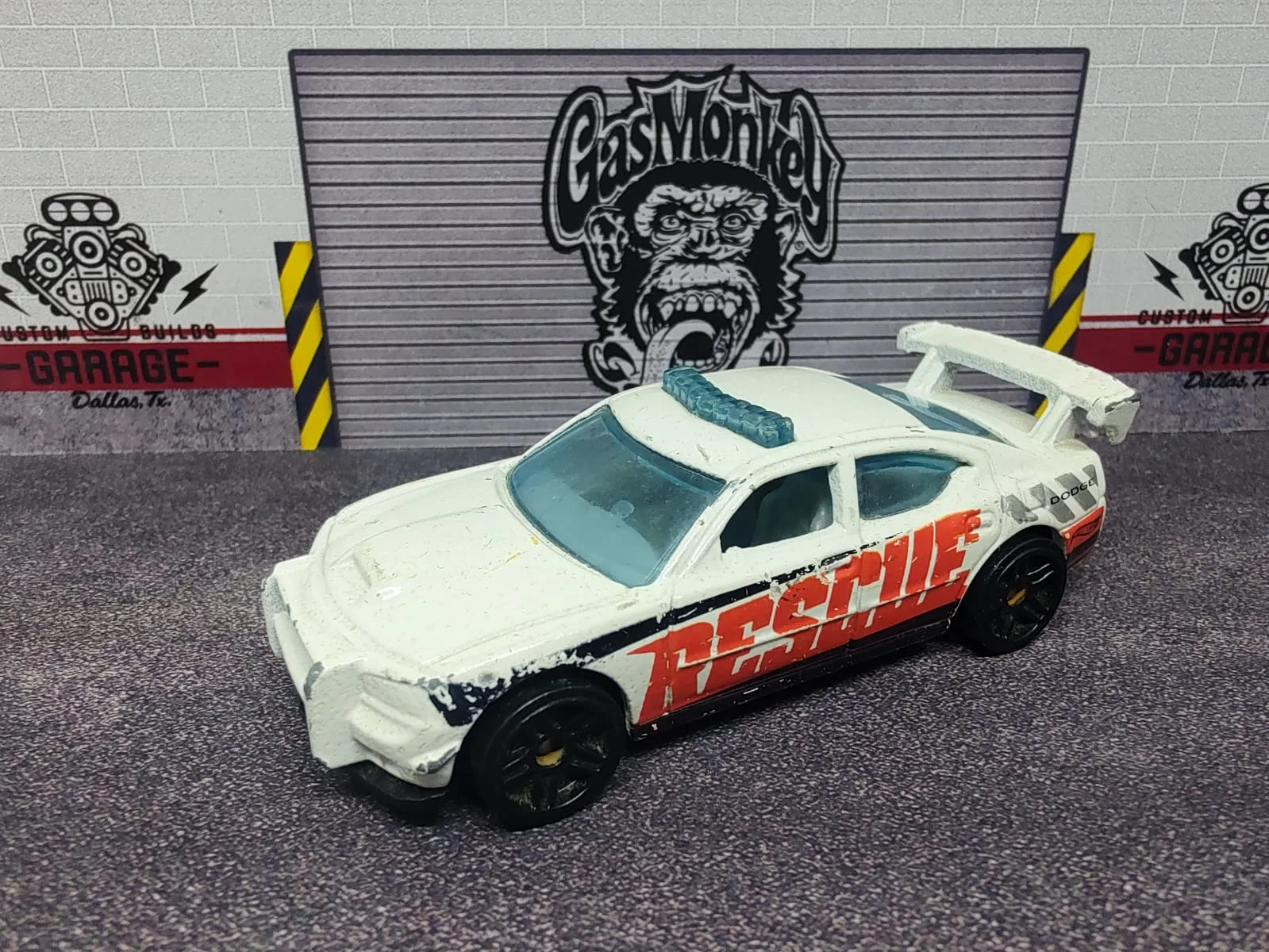 Dodge Charger Drift — blanco, RESCUE rojo
