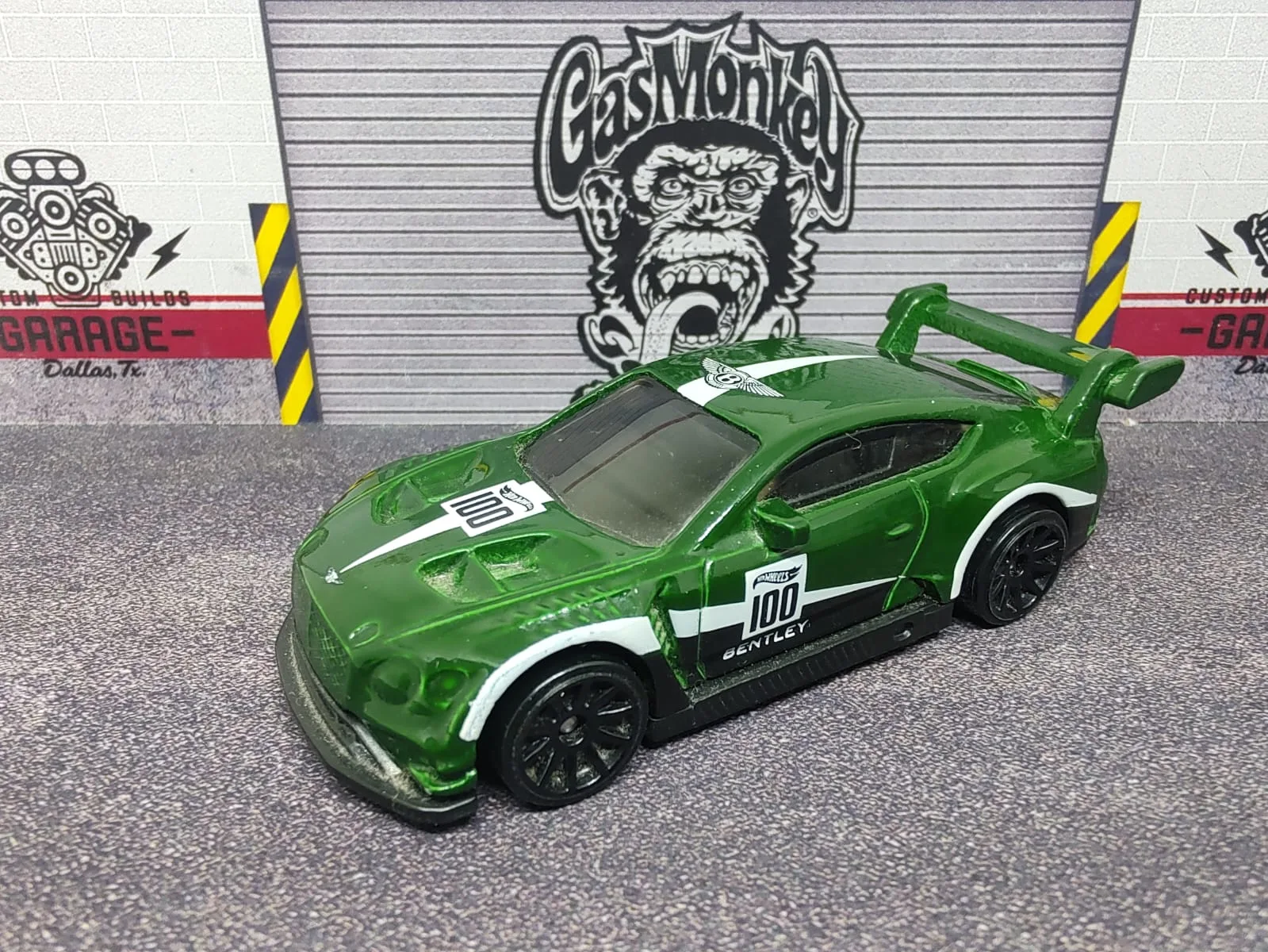 2018 Bentley Continental GT3 — verde oscuro, número 100