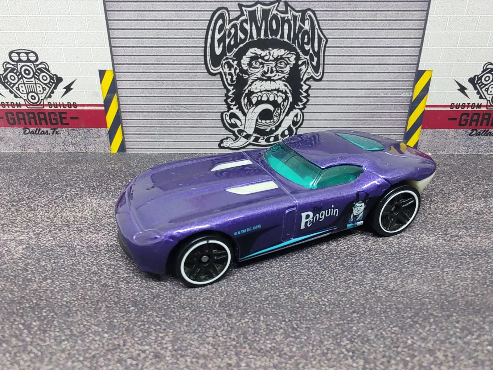 Fast Felion — violeta y turquesa, The Penguin