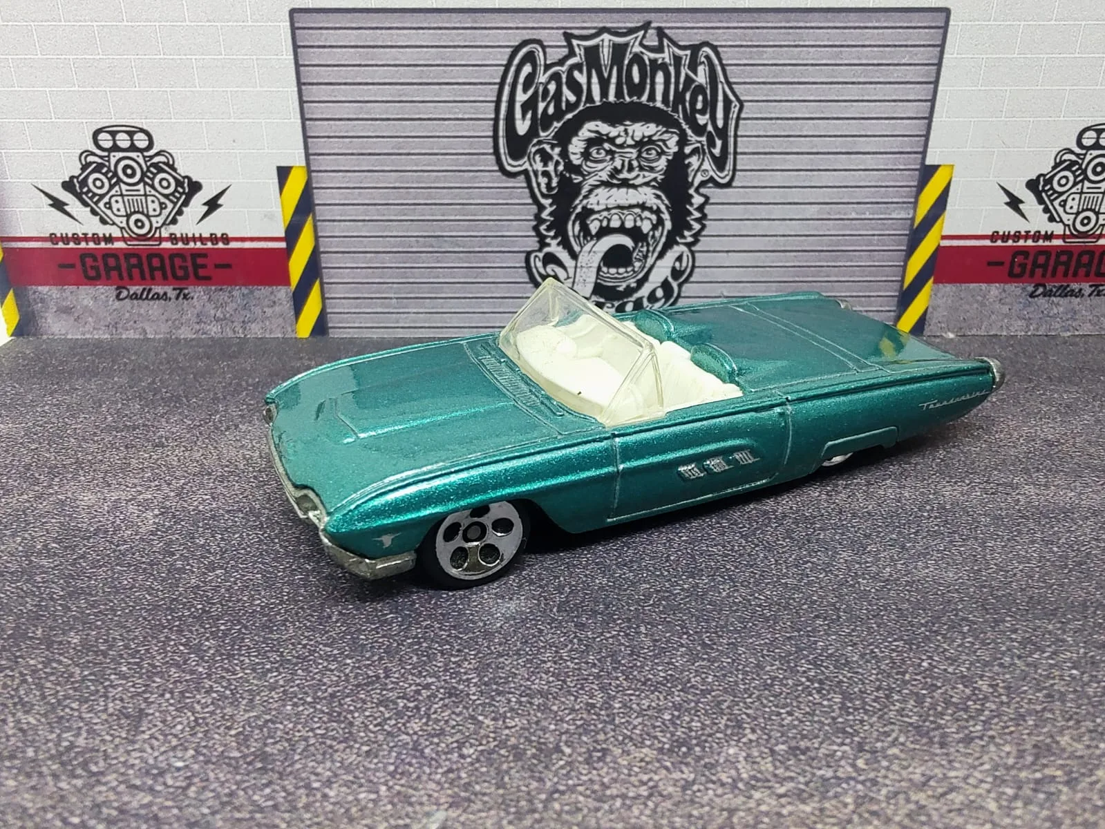 ’63 T-Bird — turquesa, interior blanco
