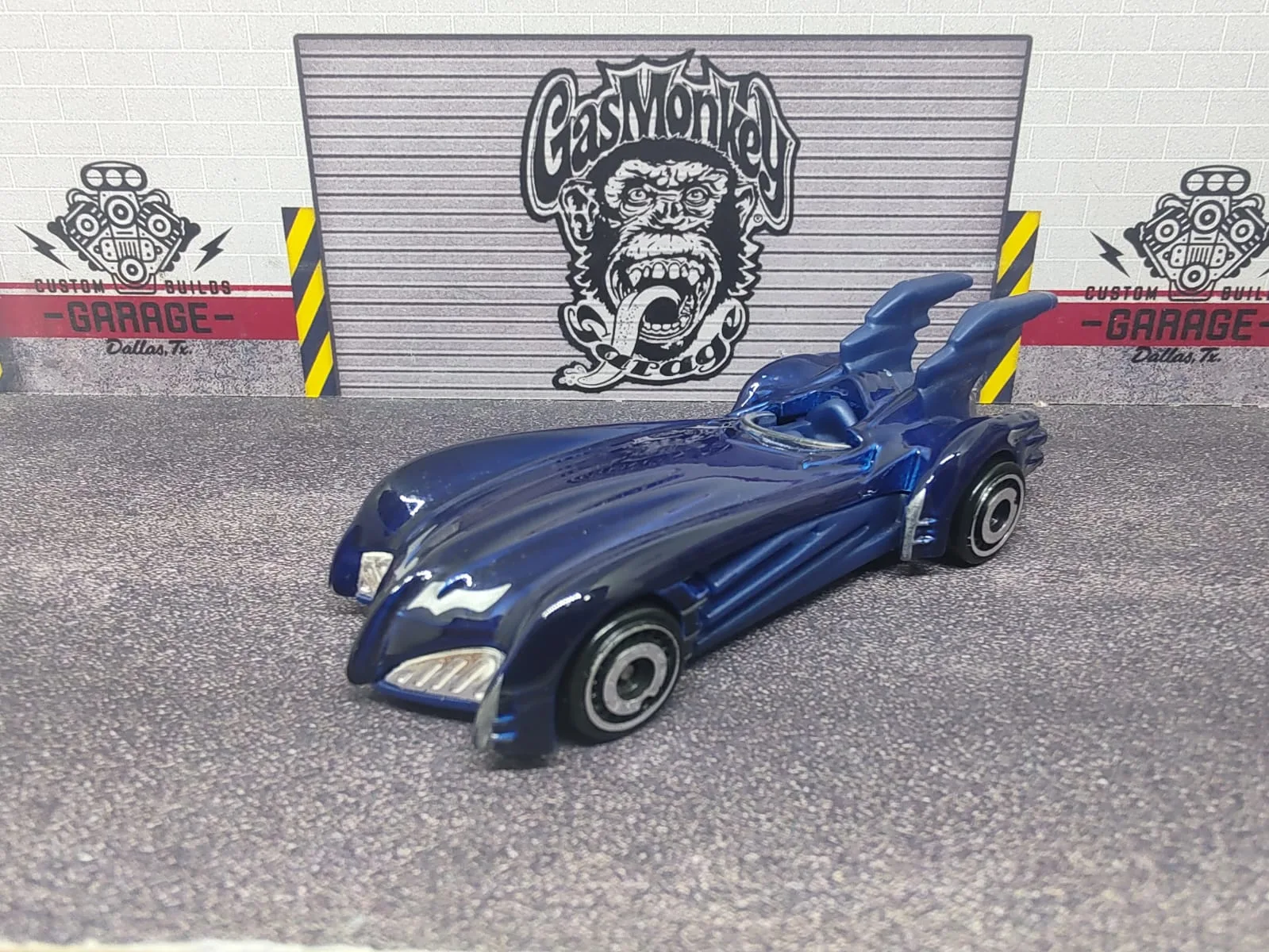 Batman & Robin Batmobile — azul oscuro, detalles plateados