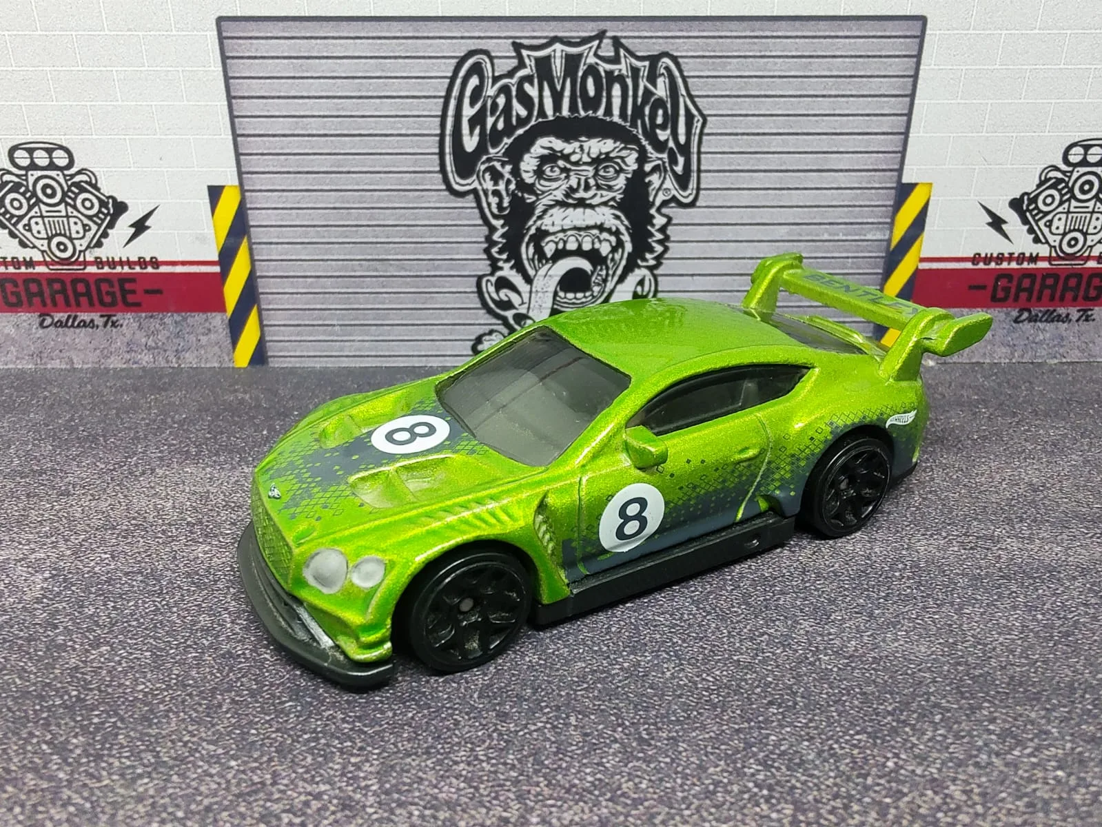 2018 Bentley Continental GT3 — verde lima, número 8