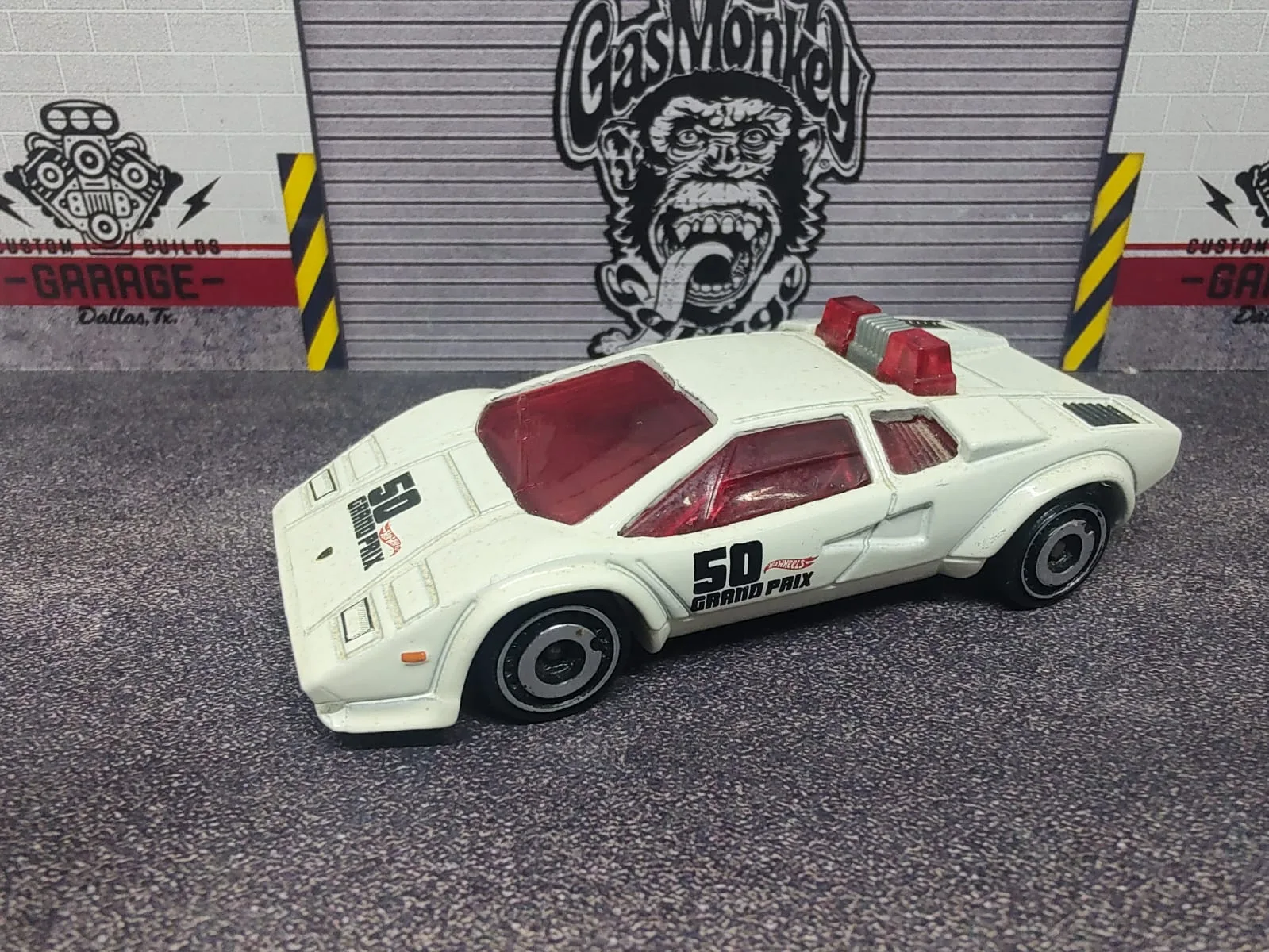Lamborghini Countach Pace Car — blanco, vidrios rojos, Pace Car número 30