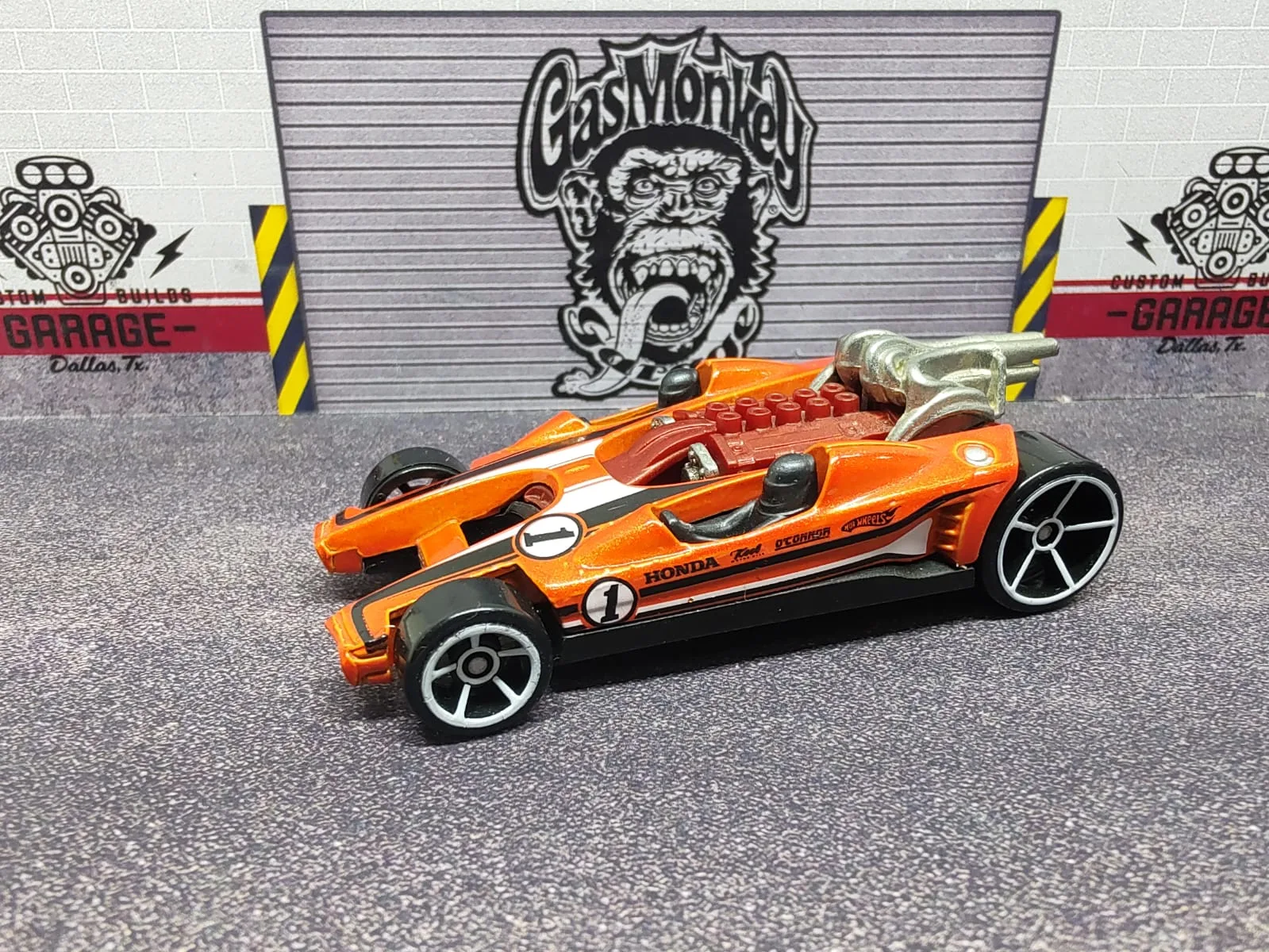 Honda Racer — monoplaza naranja con detalles blancos y negros y marcas Honda visibles