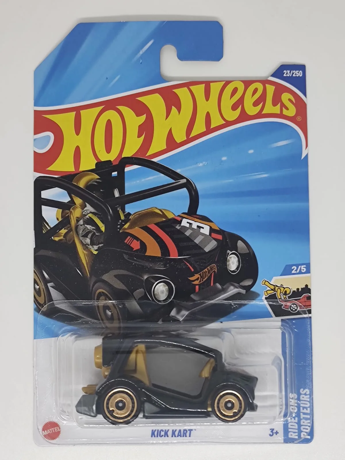 Kick Kart — negro con detalles dorados y franjas naranjas